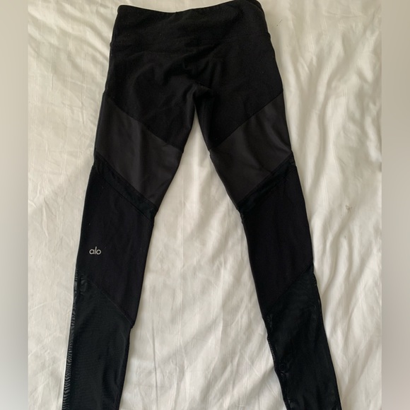 ALO YOGA Sheila Mesh Gloss Black Legging - Picture 5 of 8